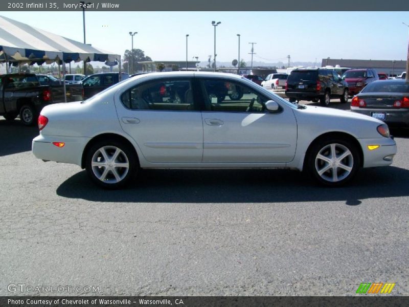 Ivory Pearl / Willow 2002 Infiniti I 35