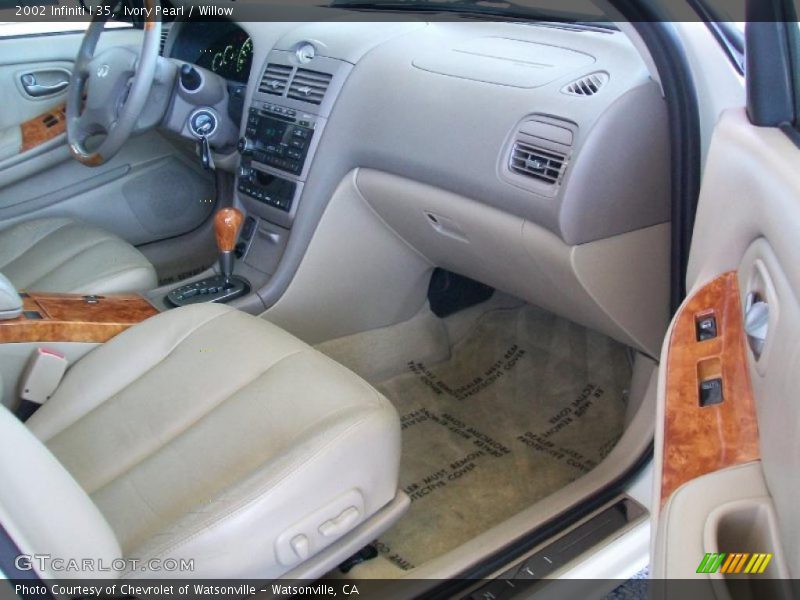 Ivory Pearl / Willow 2002 Infiniti I 35