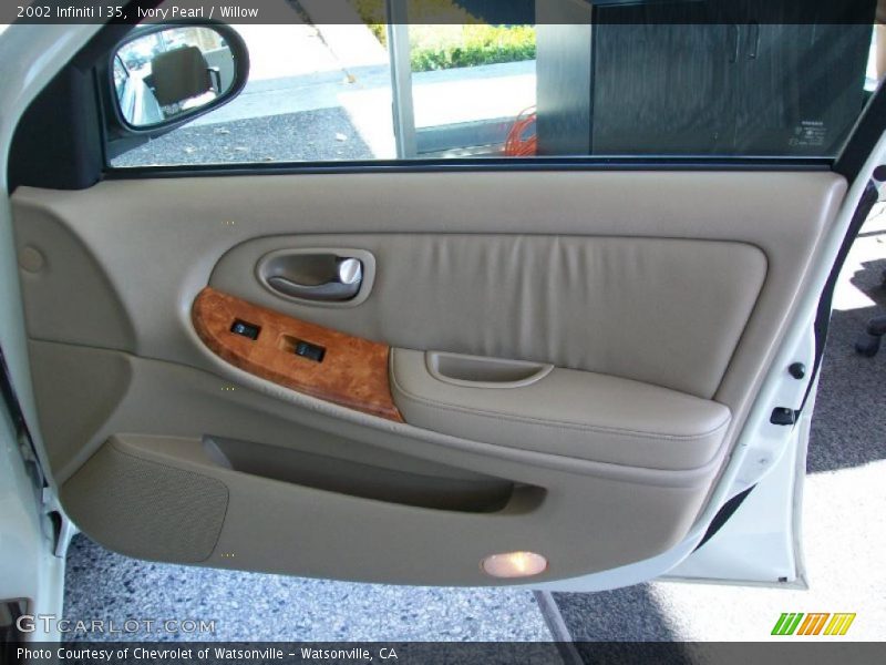 Ivory Pearl / Willow 2002 Infiniti I 35