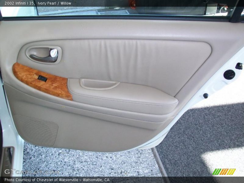 Ivory Pearl / Willow 2002 Infiniti I 35