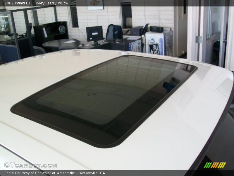 Ivory Pearl / Willow 2002 Infiniti I 35