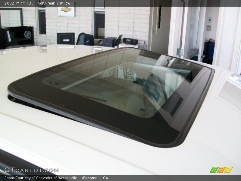 Ivory Pearl / Willow 2002 Infiniti I 35