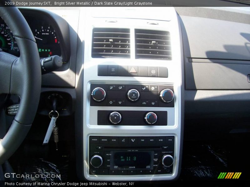 Bright Silver Metallic / Dark Slate Gray/Light Graystone 2009 Dodge Journey SXT