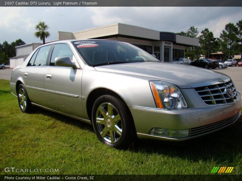 Light Platinum / Titanium 2007 Cadillac DTS Luxury