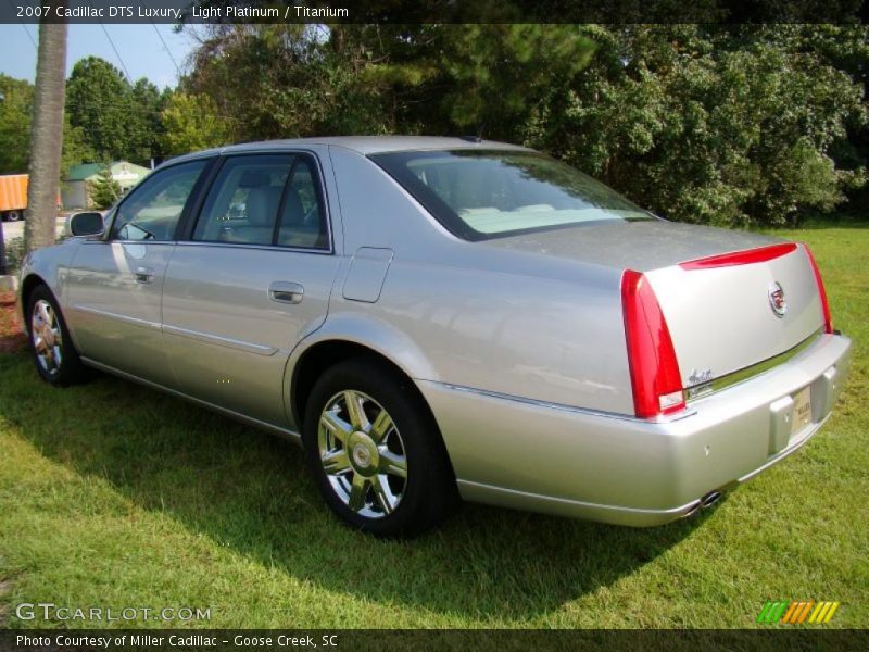 Light Platinum / Titanium 2007 Cadillac DTS Luxury