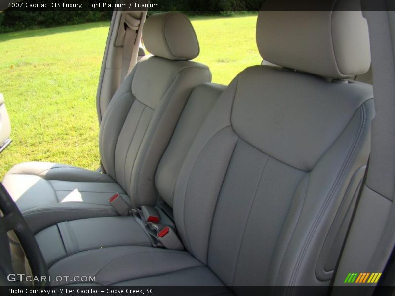 Light Platinum / Titanium 2007 Cadillac DTS Luxury