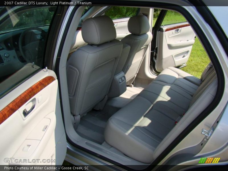 Light Platinum / Titanium 2007 Cadillac DTS Luxury