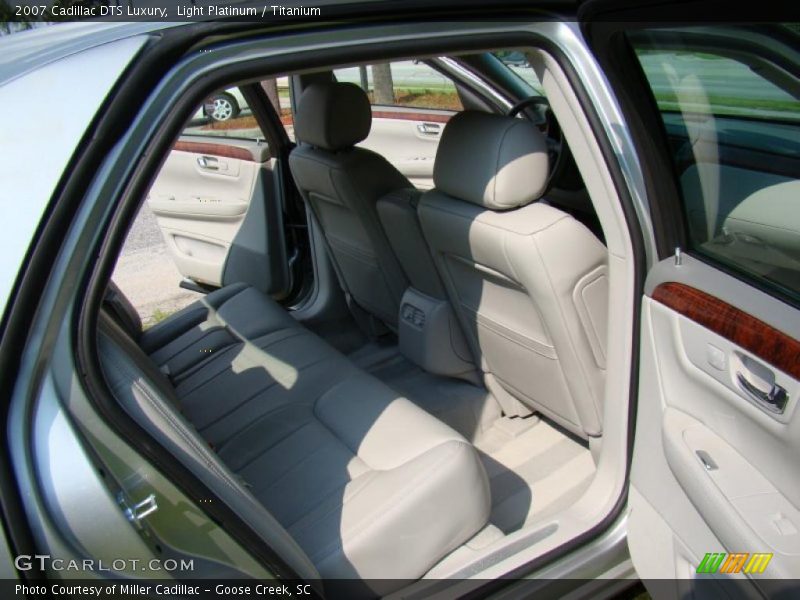 Light Platinum / Titanium 2007 Cadillac DTS Luxury