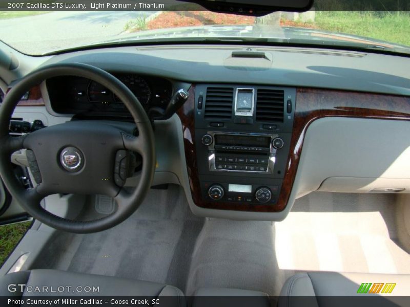 Light Platinum / Titanium 2007 Cadillac DTS Luxury