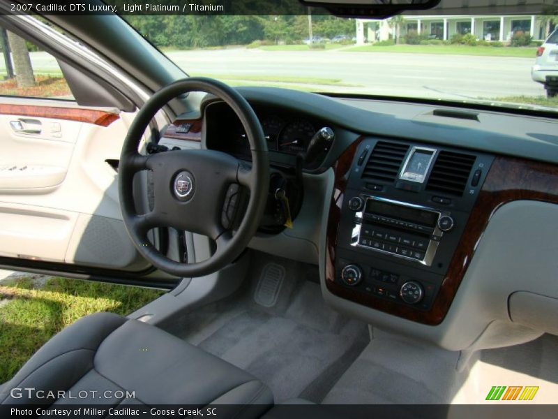 Light Platinum / Titanium 2007 Cadillac DTS Luxury