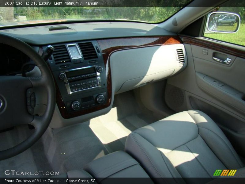 Light Platinum / Titanium 2007 Cadillac DTS Luxury