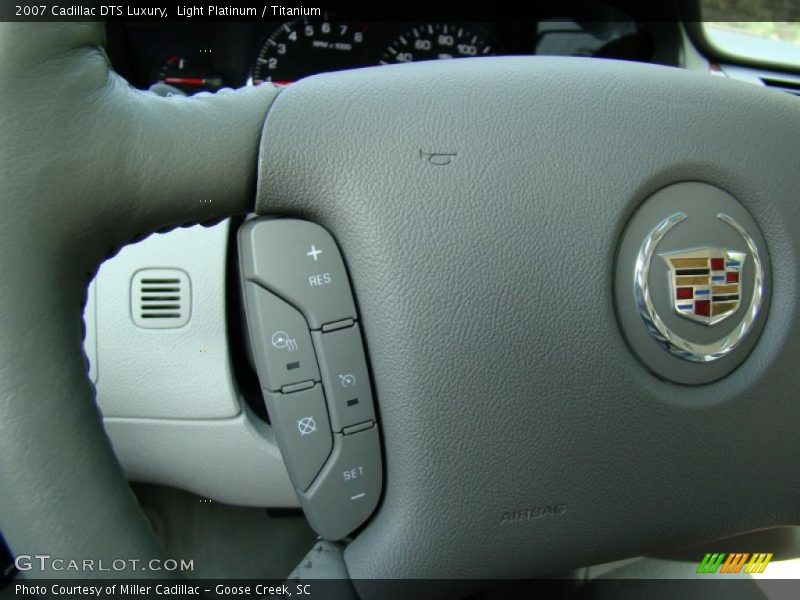 Light Platinum / Titanium 2007 Cadillac DTS Luxury