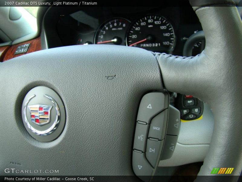 Light Platinum / Titanium 2007 Cadillac DTS Luxury