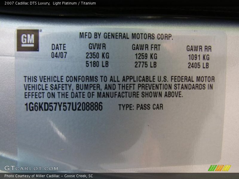 Light Platinum / Titanium 2007 Cadillac DTS Luxury