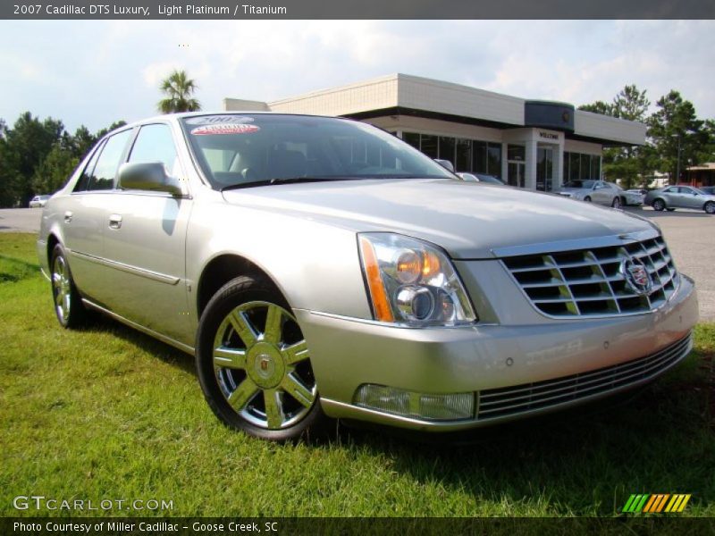Light Platinum / Titanium 2007 Cadillac DTS Luxury