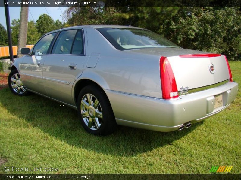 Light Platinum / Titanium 2007 Cadillac DTS Luxury