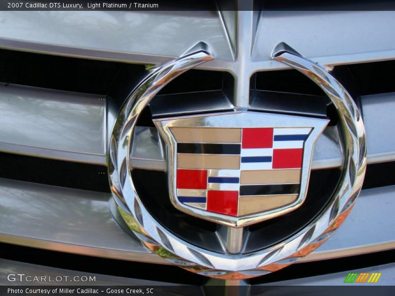 Light Platinum / Titanium 2007 Cadillac DTS Luxury