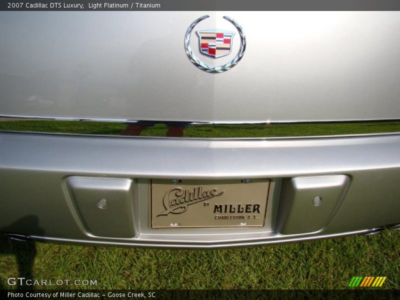 Light Platinum / Titanium 2007 Cadillac DTS Luxury