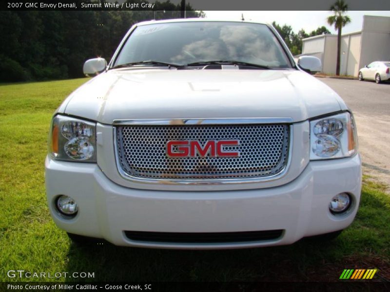 Summit White / Light Gray 2007 GMC Envoy Denali