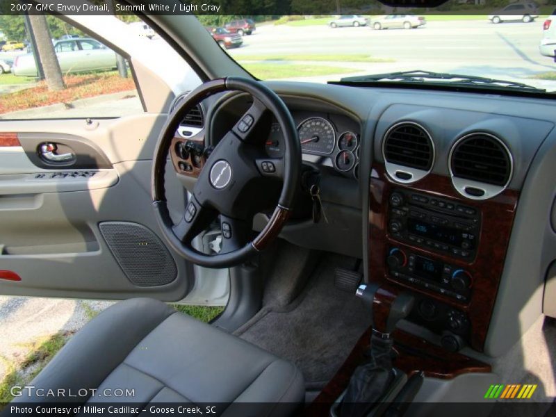 Summit White / Light Gray 2007 GMC Envoy Denali