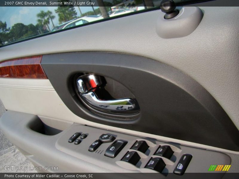 Summit White / Light Gray 2007 GMC Envoy Denali