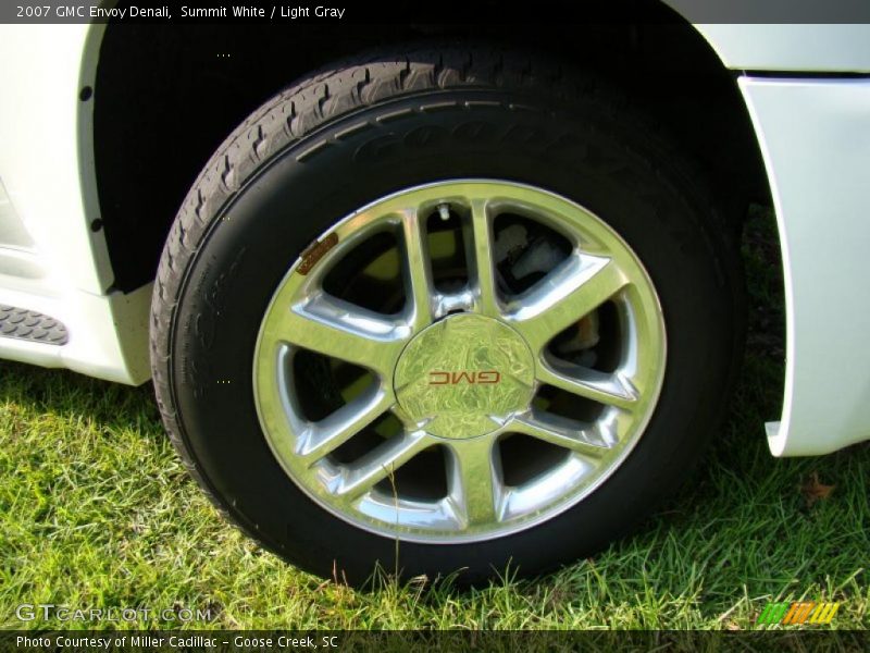 Summit White / Light Gray 2007 GMC Envoy Denali