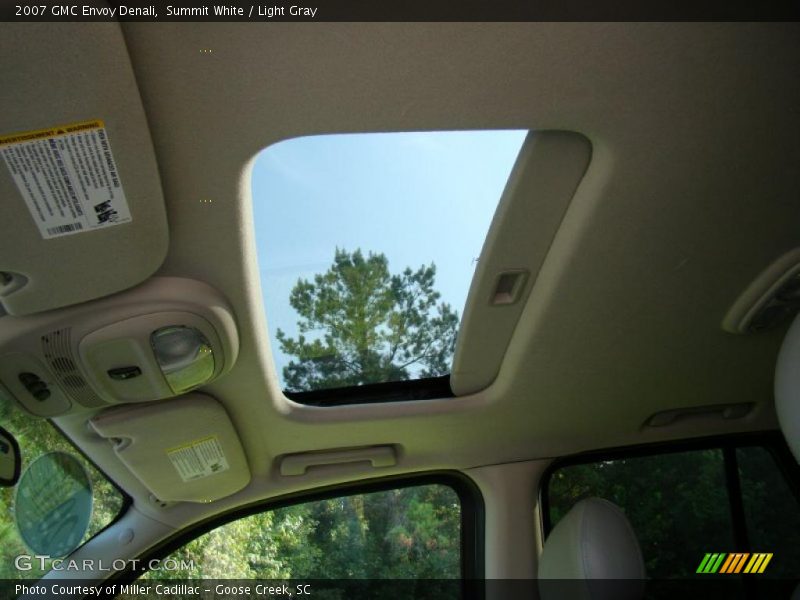 Summit White / Light Gray 2007 GMC Envoy Denali