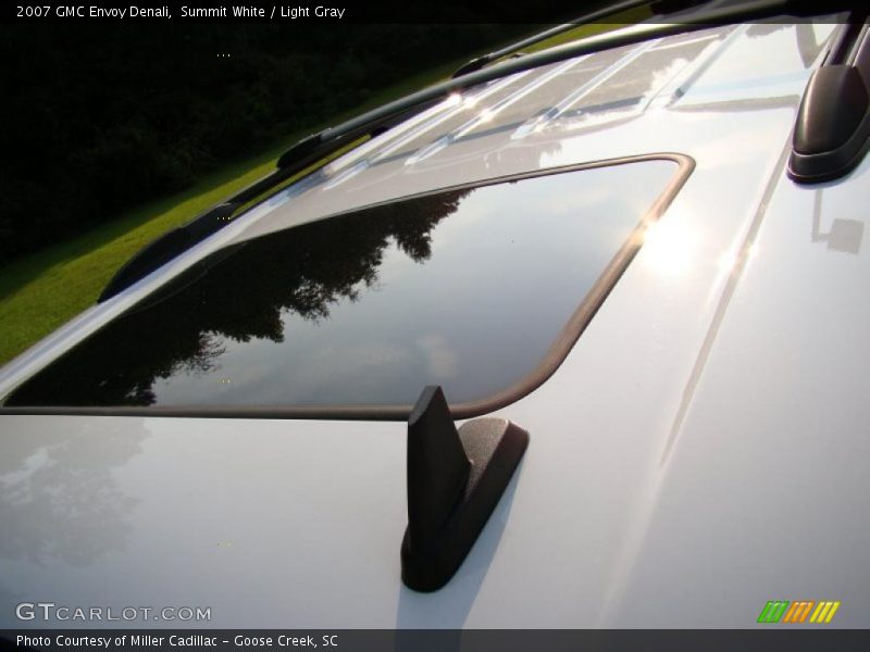 Summit White / Light Gray 2007 GMC Envoy Denali