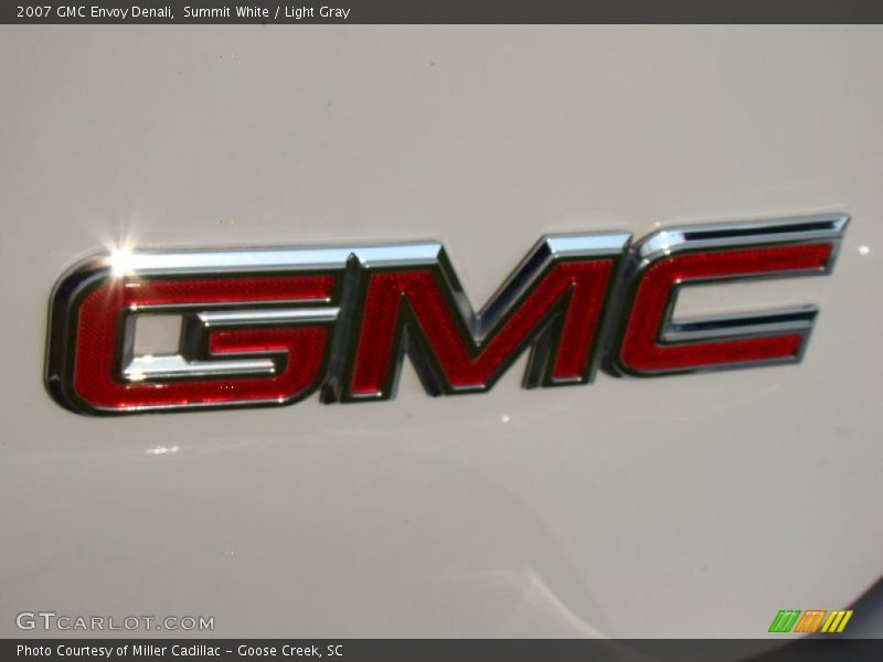 Summit White / Light Gray 2007 GMC Envoy Denali