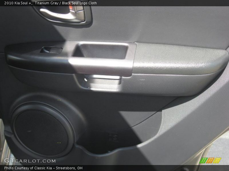 Titanium Gray / Black Soul Logo Cloth 2010 Kia Soul +