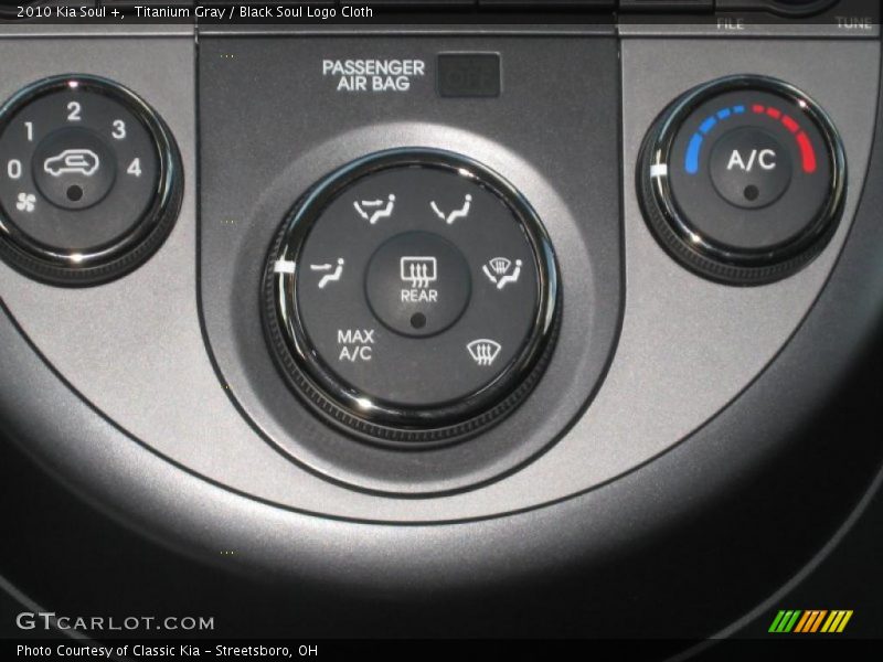 Titanium Gray / Black Soul Logo Cloth 2010 Kia Soul +