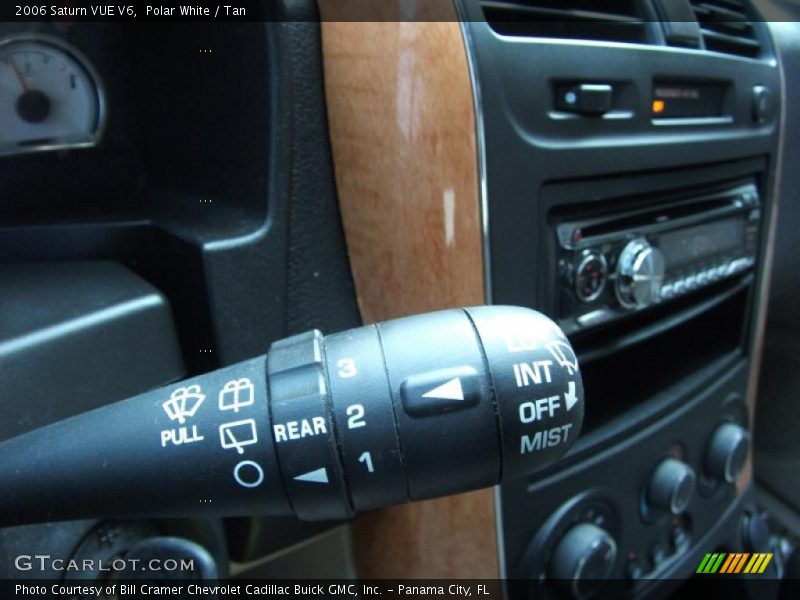 Polar White / Tan 2006 Saturn VUE V6