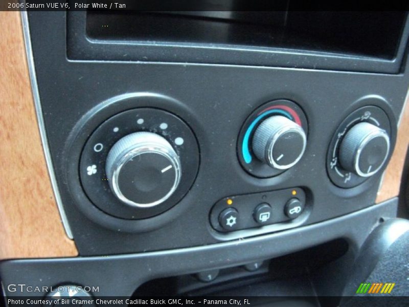 Polar White / Tan 2006 Saturn VUE V6