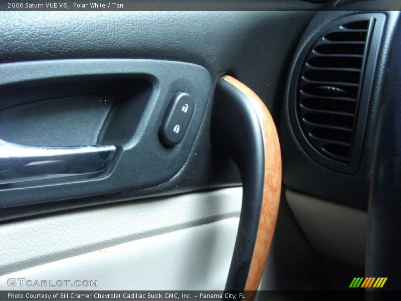 Polar White / Tan 2006 Saturn VUE V6