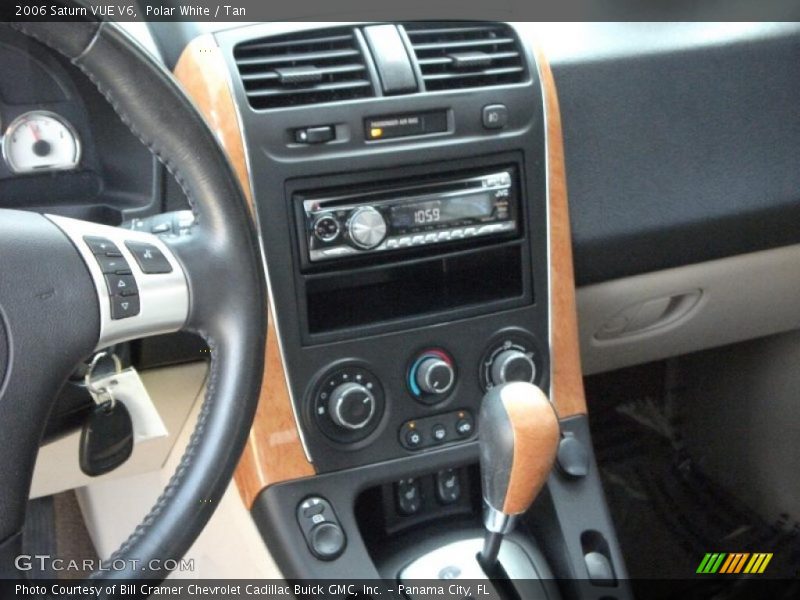 Polar White / Tan 2006 Saturn VUE V6