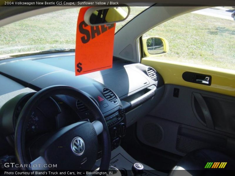 Sunflower Yellow / Black 2004 Volkswagen New Beetle GLS Coupe