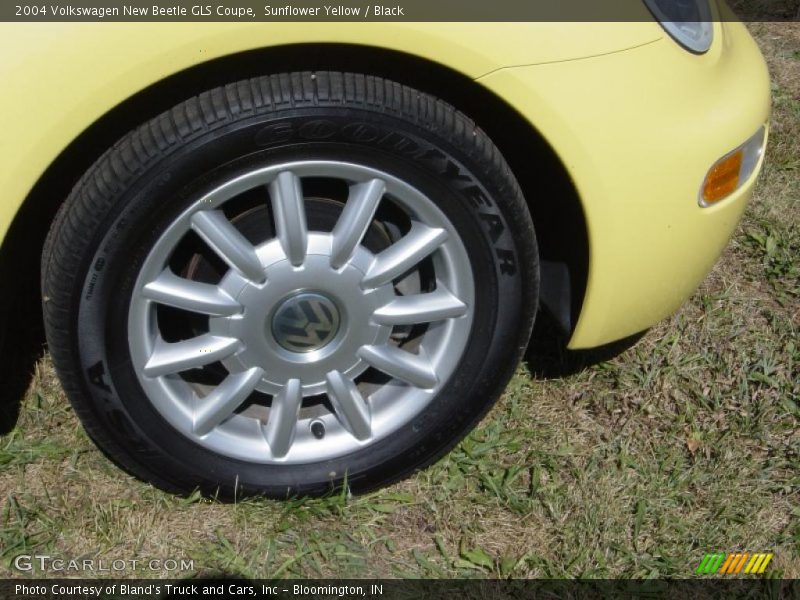 Sunflower Yellow / Black 2004 Volkswagen New Beetle GLS Coupe