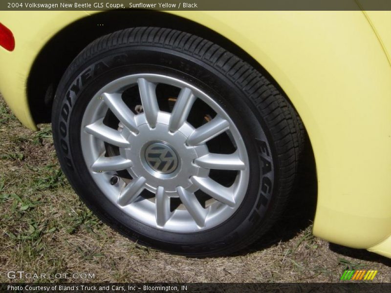 Sunflower Yellow / Black 2004 Volkswagen New Beetle GLS Coupe