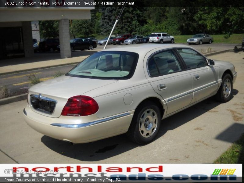 Ivory Parchment Tri-Coat / Medium Parchment 2002 Lincoln Continental