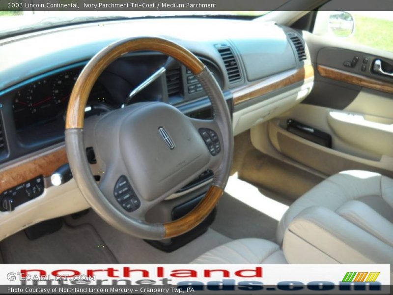 Ivory Parchment Tri-Coat / Medium Parchment 2002 Lincoln Continental