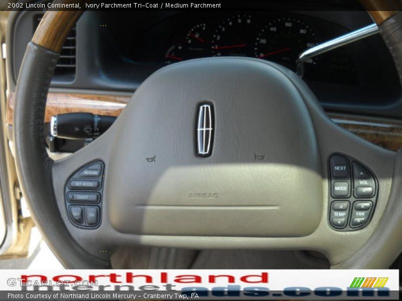 Ivory Parchment Tri-Coat / Medium Parchment 2002 Lincoln Continental