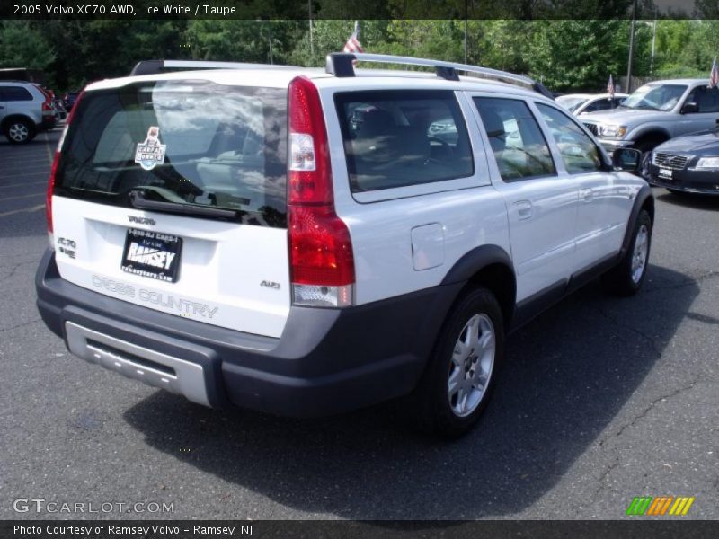 Ice White / Taupe 2005 Volvo XC70 AWD