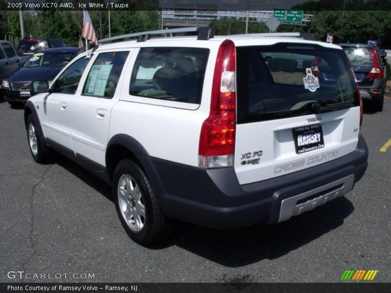 Ice White / Taupe 2005 Volvo XC70 AWD