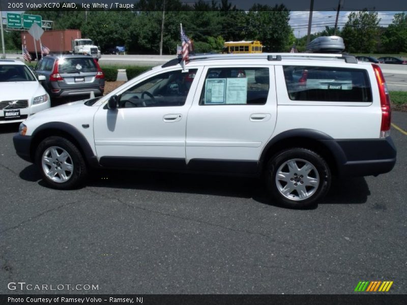 Ice White / Taupe 2005 Volvo XC70 AWD