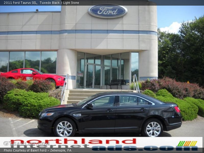 Tuxedo Black / Light Stone 2011 Ford Taurus SEL