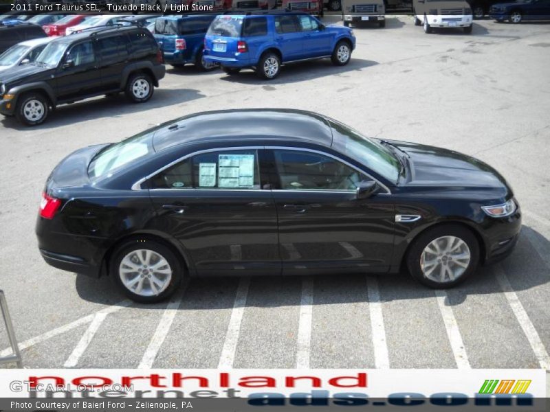 Tuxedo Black / Light Stone 2011 Ford Taurus SEL