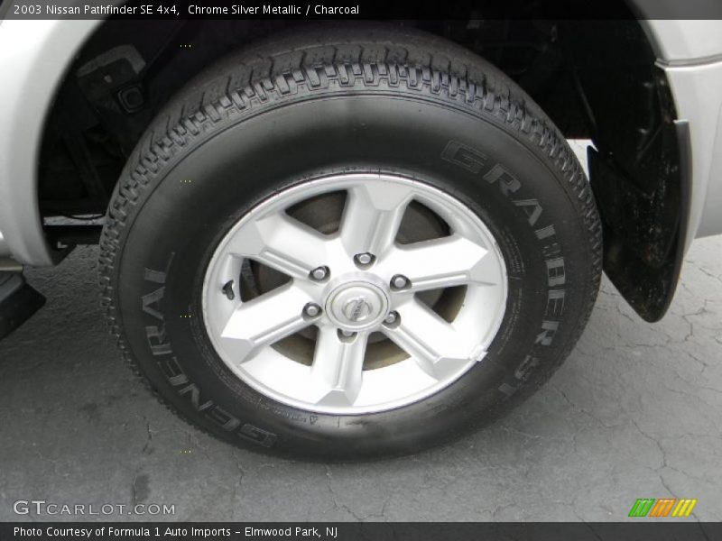 Chrome Silver Metallic / Charcoal 2003 Nissan Pathfinder SE 4x4