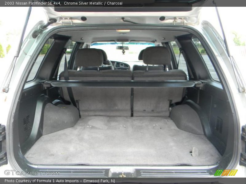 Chrome Silver Metallic / Charcoal 2003 Nissan Pathfinder SE 4x4