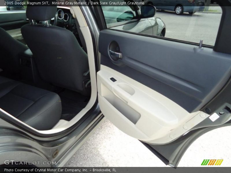 Mineral Gray Metallic / Dark Slate Gray/Light Graystone 2005 Dodge Magnum SXT