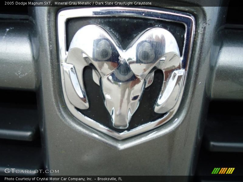 Mineral Gray Metallic / Dark Slate Gray/Light Graystone 2005 Dodge Magnum SXT